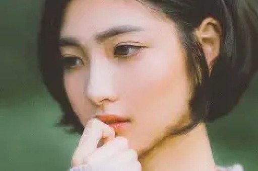 演员卢昱晓因盗摄争议道歉登上微博热搜榜首