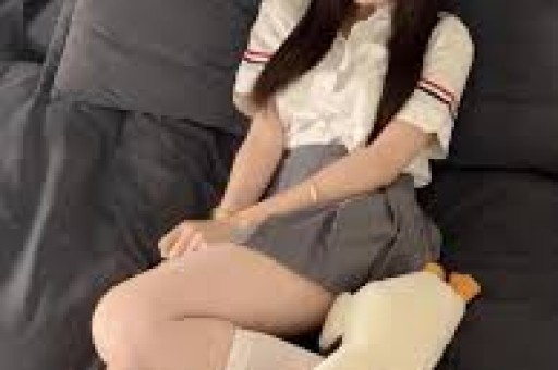 奶糖Logo“白桃少女”：设计寓意、视觉识别与使用解读