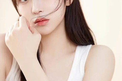 李佳琦直播间方面回应：李佳琦未婚、不退休“退出直播事业”为误读