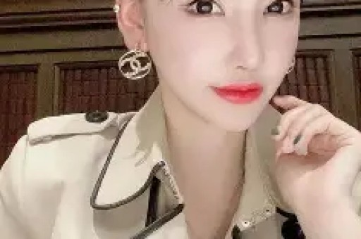 曝男明星KTV亲女网红